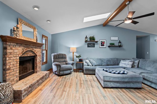 1423 REDWOOD Drive, Chatham, IL 62629