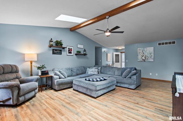 1423 REDWOOD Drive, Chatham, IL 62629