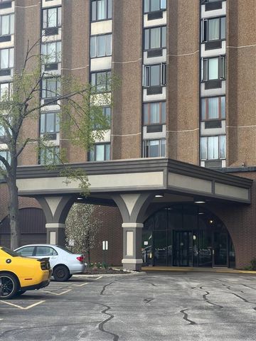 1 RENAISSANCE Place 912, Palatine, IL 60067