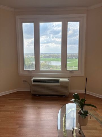 1 RENAISSANCE Place 912, Palatine, IL 60067