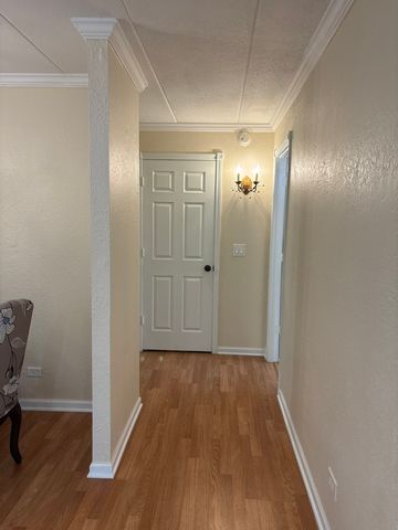 1 RENAISSANCE Place 912, Palatine, IL 60067