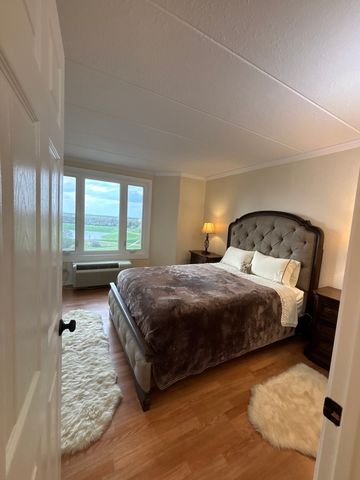 1 RENAISSANCE Place 912, Palatine, IL 60067