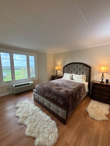 1 RENAISSANCE Place 912, Palatine, IL 60067