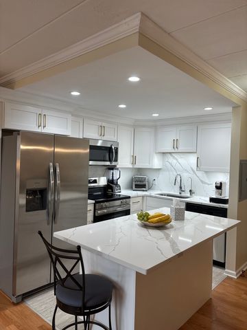 1 RENAISSANCE Place 912, Palatine, IL 60067