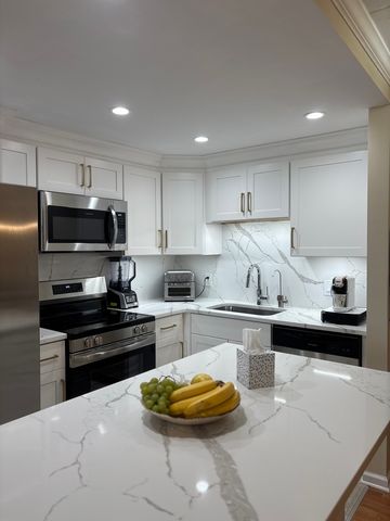 1 RENAISSANCE Place 912, Palatine, IL 60067