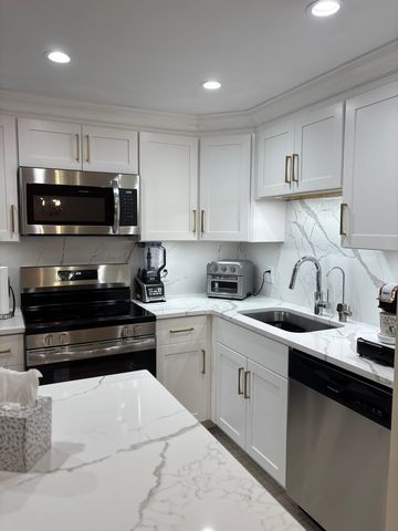 1 RENAISSANCE Place 912, Palatine, IL 60067