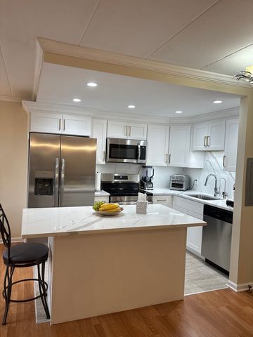 1 RENAISSANCE Place 912, Palatine, IL 60067