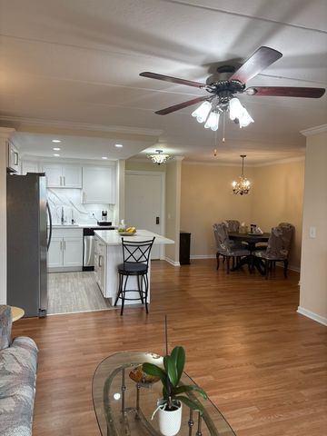 1 RENAISSANCE Place 912, Palatine, IL 60067