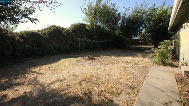 10 School St, Isleton, CA 95641