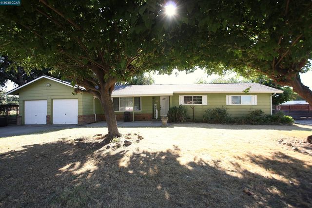 10 School St, Isleton, CA 95641