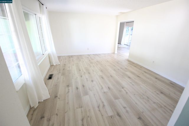 10 School St, Isleton, CA 95641