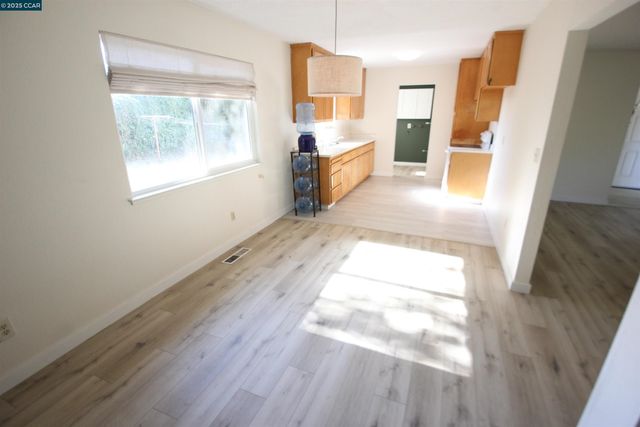 10 School St, Isleton, CA 95641