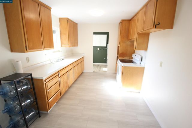 10 School St, Isleton, CA 95641