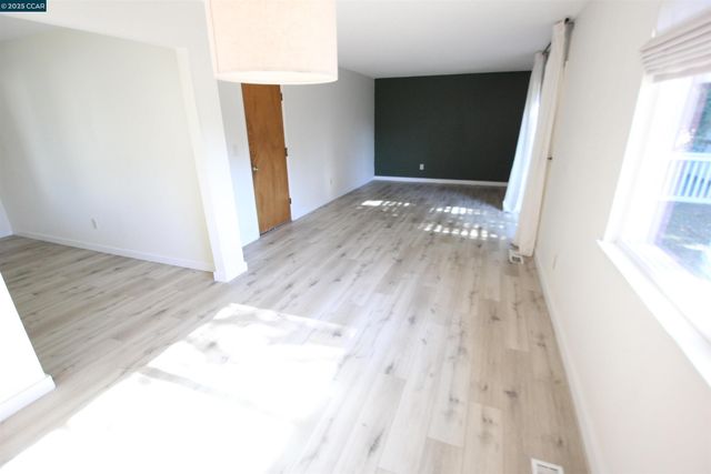 10 School St, Isleton, CA 95641