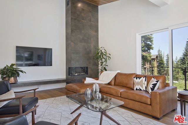 380 Pine Street, Mammoth Lakes, CA 93546