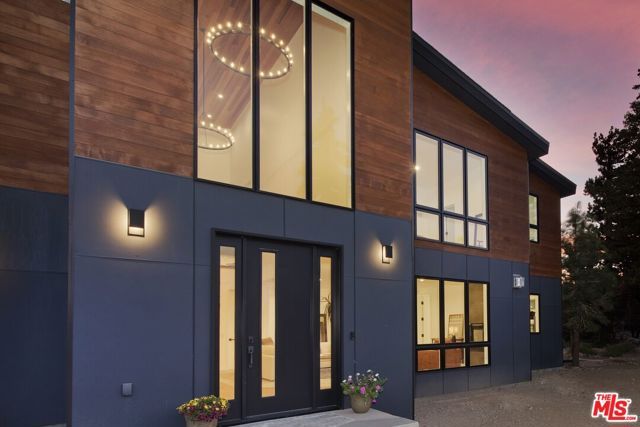 380 Pine Street, Mammoth Lakes, CA 93546