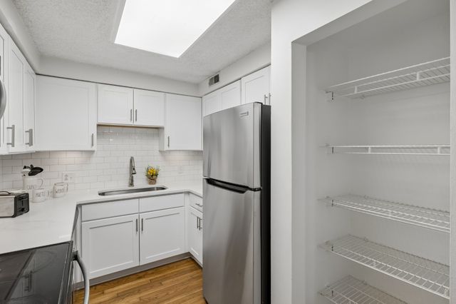 500 Paragon Mills Rd Apt M11, Nashville, TN 37211