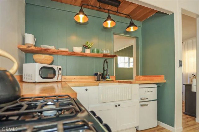 325 Hilltop Lane, Big Bear City, CA 92314