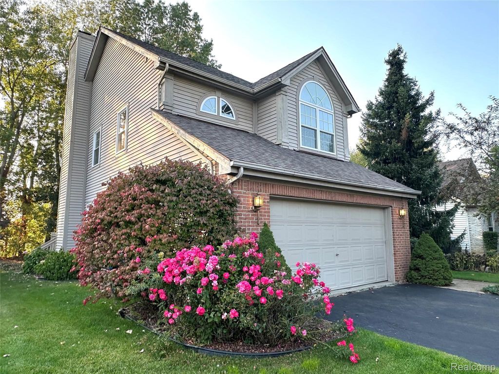 16166 Aspen Hollow Drive, Fenton, MI 48430