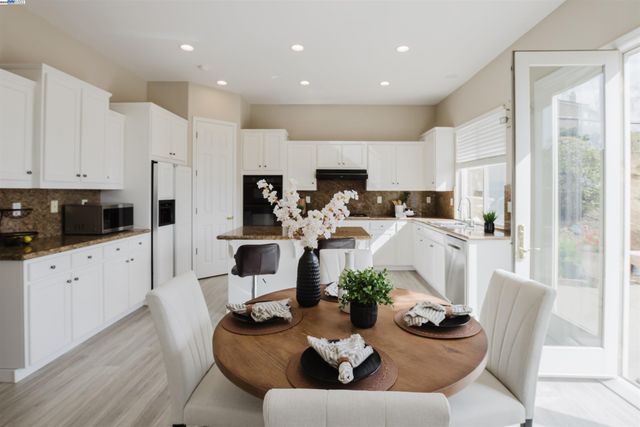 25657 Crestfield Dr, Castro Valley, CA 94552