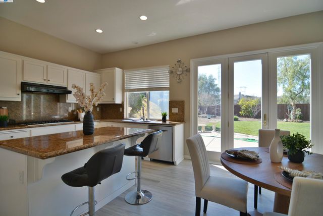 25657 Crestfield Dr, Castro Valley, CA 94552