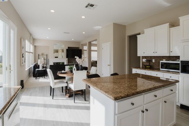 25657 Crestfield Dr, Castro Valley, CA 94552