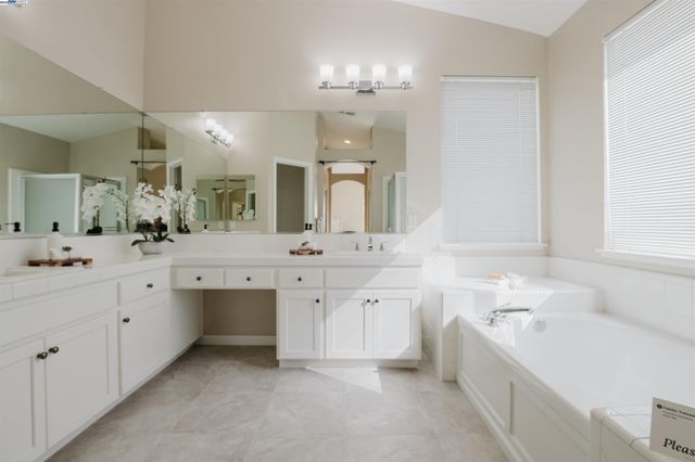 25657 Crestfield Dr, Castro Valley, CA 94552