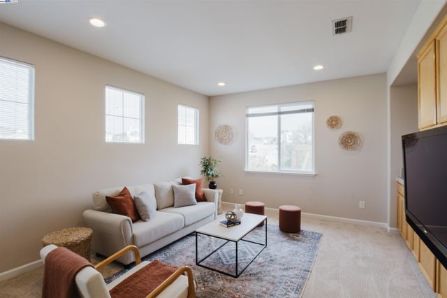 25657 Crestfield Dr, Castro Valley, CA 94552