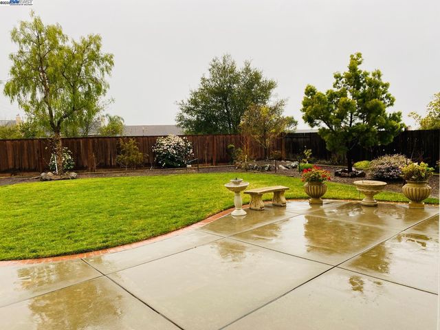 25657 Crestfield Dr, Castro Valley, CA 94552