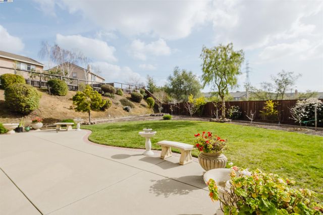 25657 Crestfield Dr, Castro Valley, CA 94552