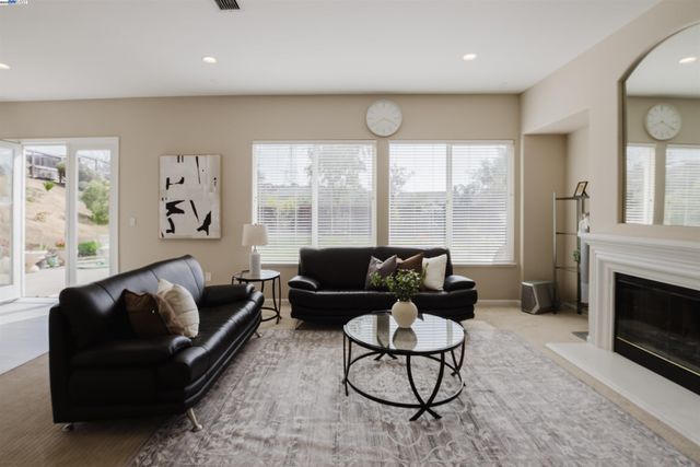 25657 Crestfield Dr, Castro Valley, CA 94552