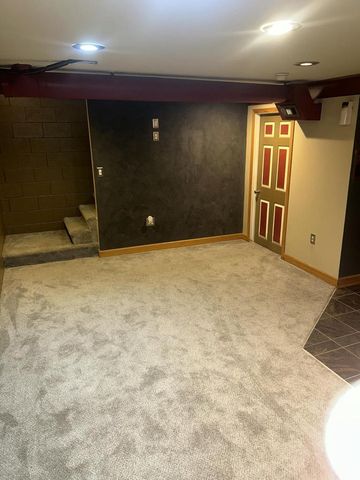 8616 Servite DRIVE, Milwaukee, WI 53223