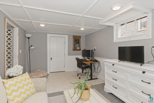 11 B Hayes Ct, Superior, WI 54880