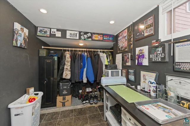 11 B Hayes Ct, Superior, WI 54880