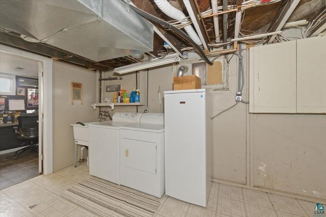 11 B Hayes Ct, Superior, WI 54880