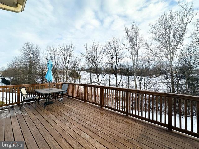 12 CREEKSIDE DR, Pottstown, PA 19464