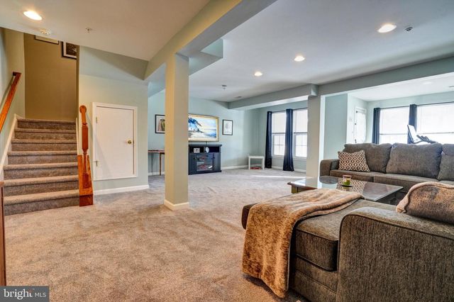 12 CREEKSIDE DR, Pottstown, PA 19464