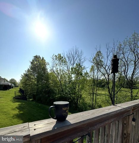 12 CREEKSIDE DR, Pottstown, PA 19464