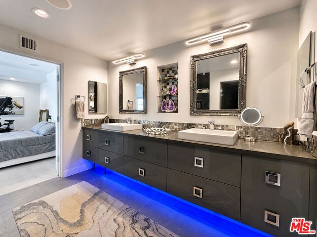 851 N San Vicente Boulevard 309, West Hollywood, CA 90069