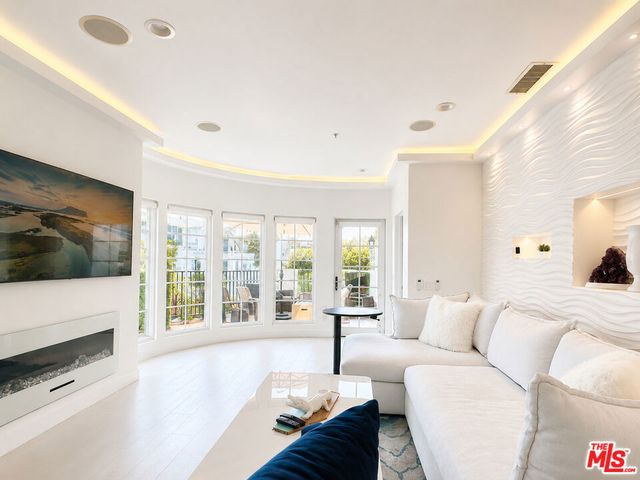 851 N San Vicente Boulevard 309, West Hollywood, CA 90069