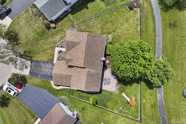 10 Hithergreen Court, Algonquin, IL 60102