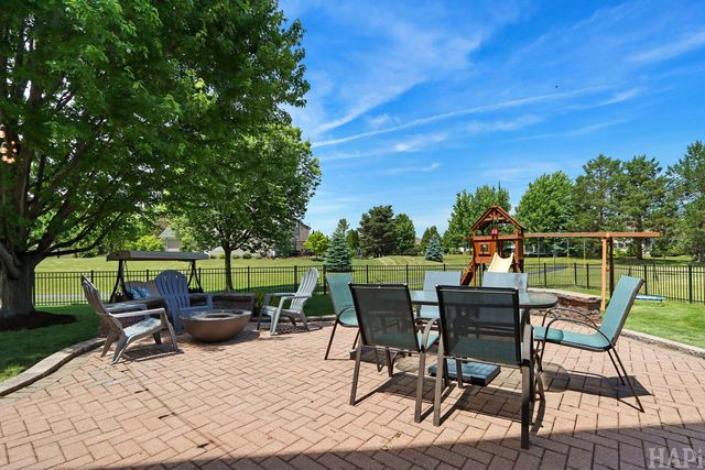 10 Hithergreen Court, Algonquin, IL 60102