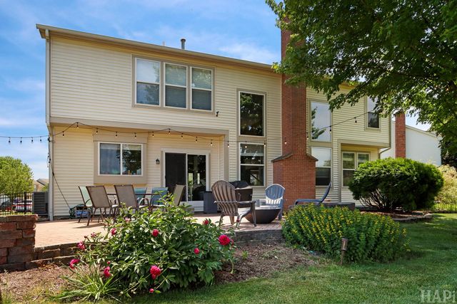 10 Hithergreen Court, Algonquin, IL 60102