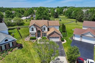 10 Hithergreen Court, Algonquin, IL 60102