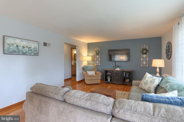 4610 SOUTH RD, Harrisburg, PA 17109