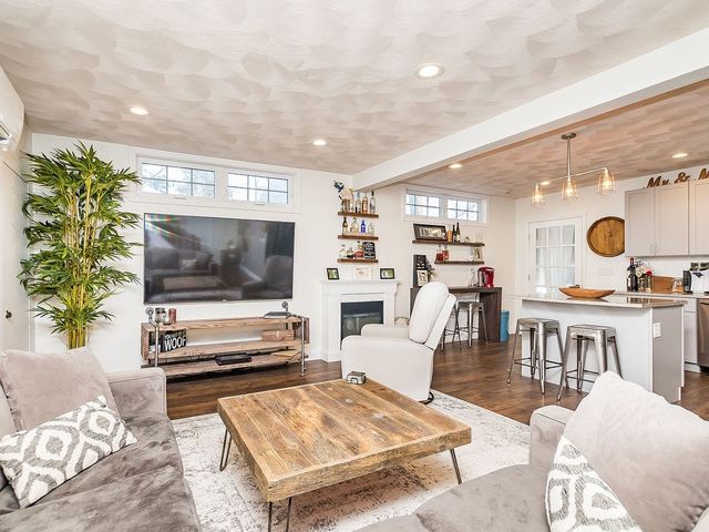132 Dolphin Ave 4, Revere, MA 02151