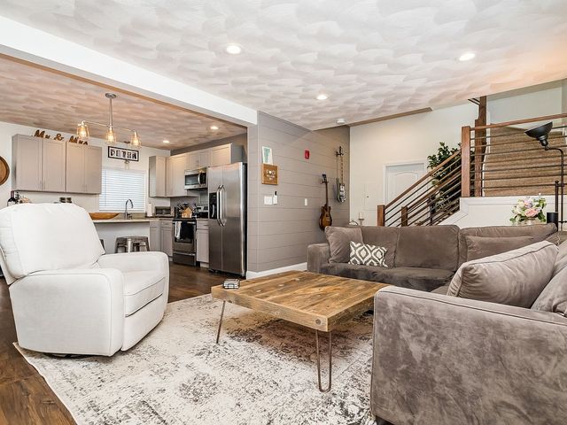 132 Dolphin Ave 4, Revere, MA 02151