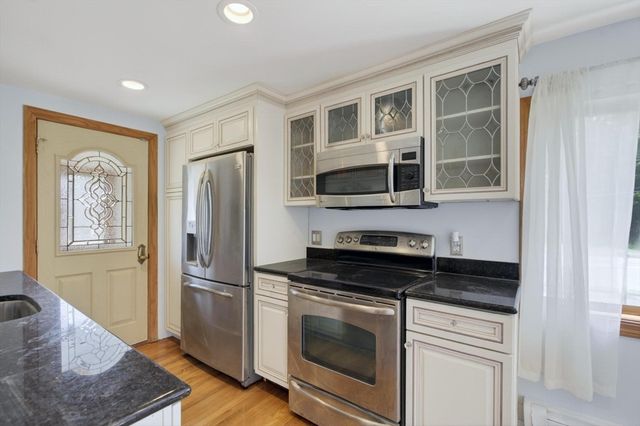 2 Herrick Road, Peabody, MA 01960