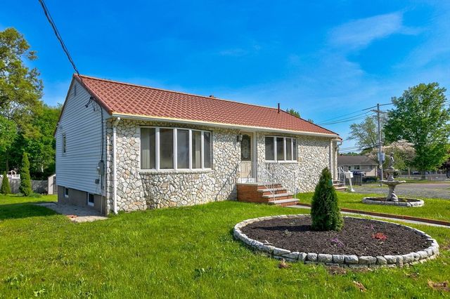 2 Herrick Road, Peabody, MA 01960