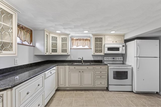 2 Herrick Road, Peabody, MA 01960